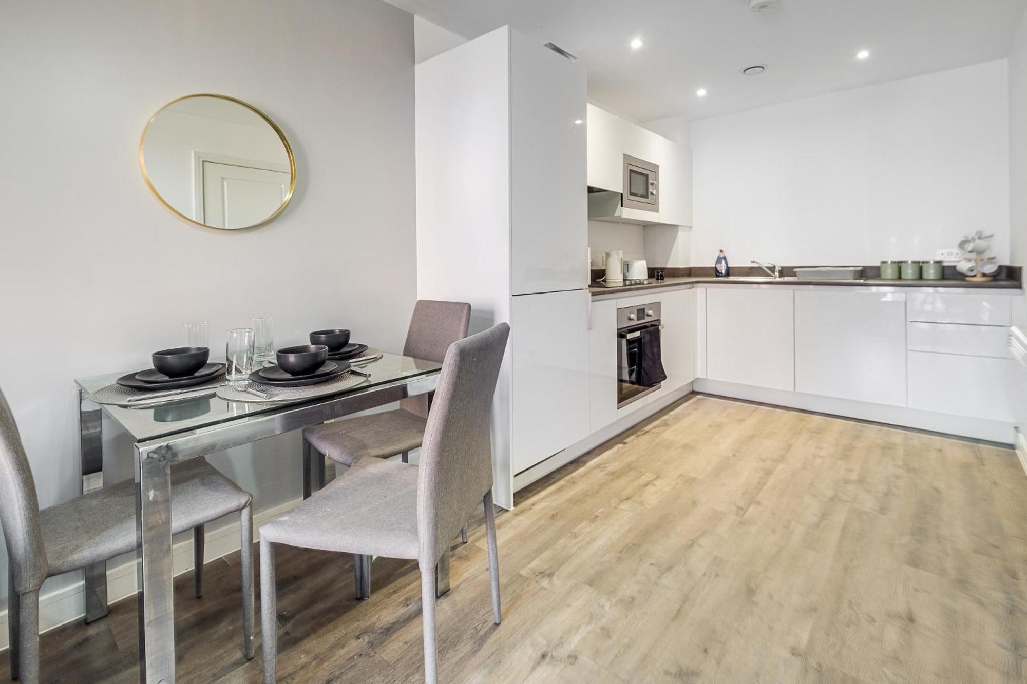 City Centre Emerald Escape - Sleeps-6, 2Beds & 2Baths , Netflix , Free Internet Бирмингем Экстерьер фото