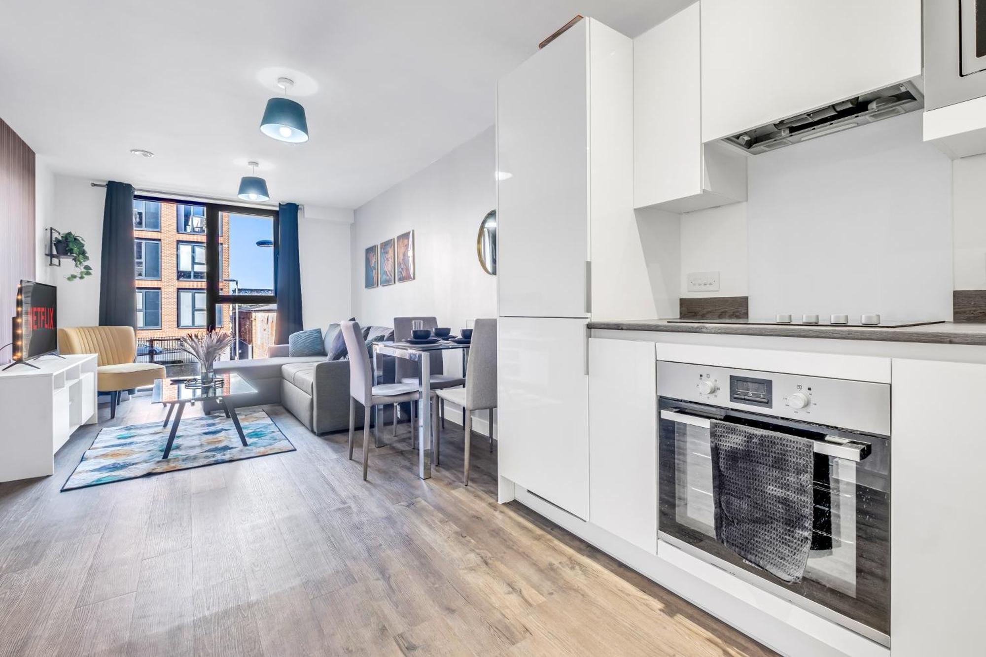 City Centre Emerald Escape - Sleeps-6, 2Beds & 2Baths , Netflix , Free Internet Бирмингем Экстерьер фото