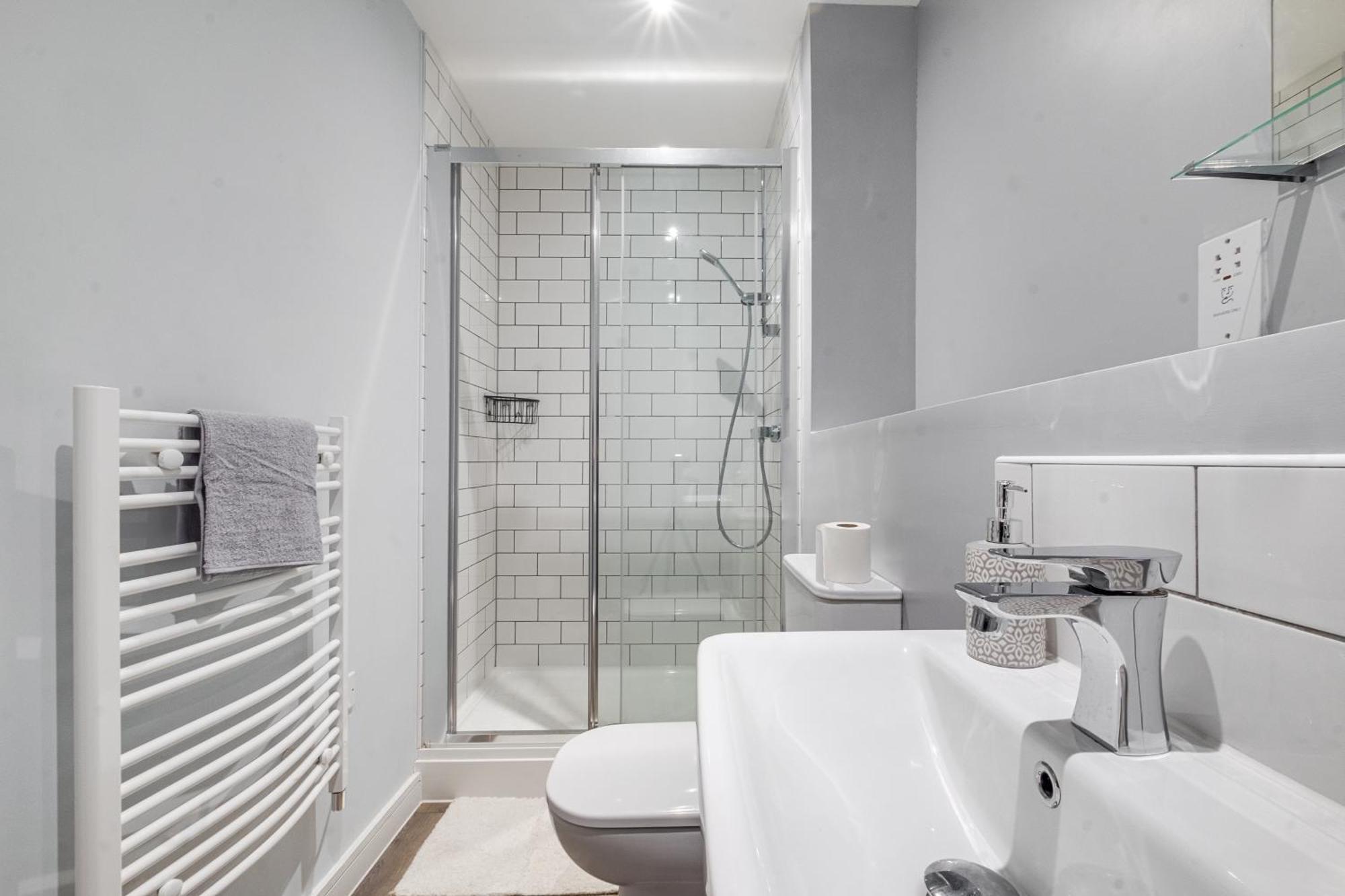 City Centre Emerald Escape - Sleeps-6, 2Beds & 2Baths , Netflix , Free Internet Бирмингем Экстерьер фото