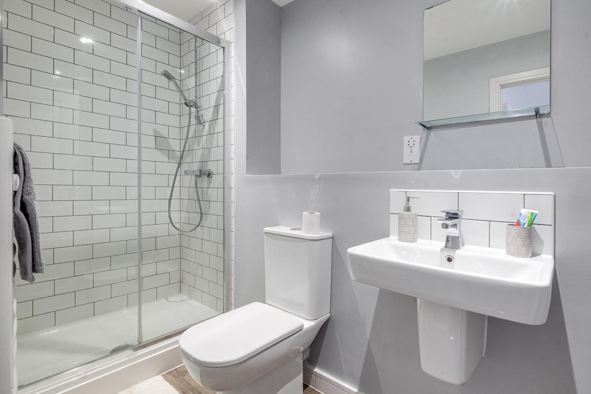 City Centre Emerald Escape - Sleeps-6, 2Beds & 2Baths , Netflix , Free Internet Бирмингем Экстерьер фото