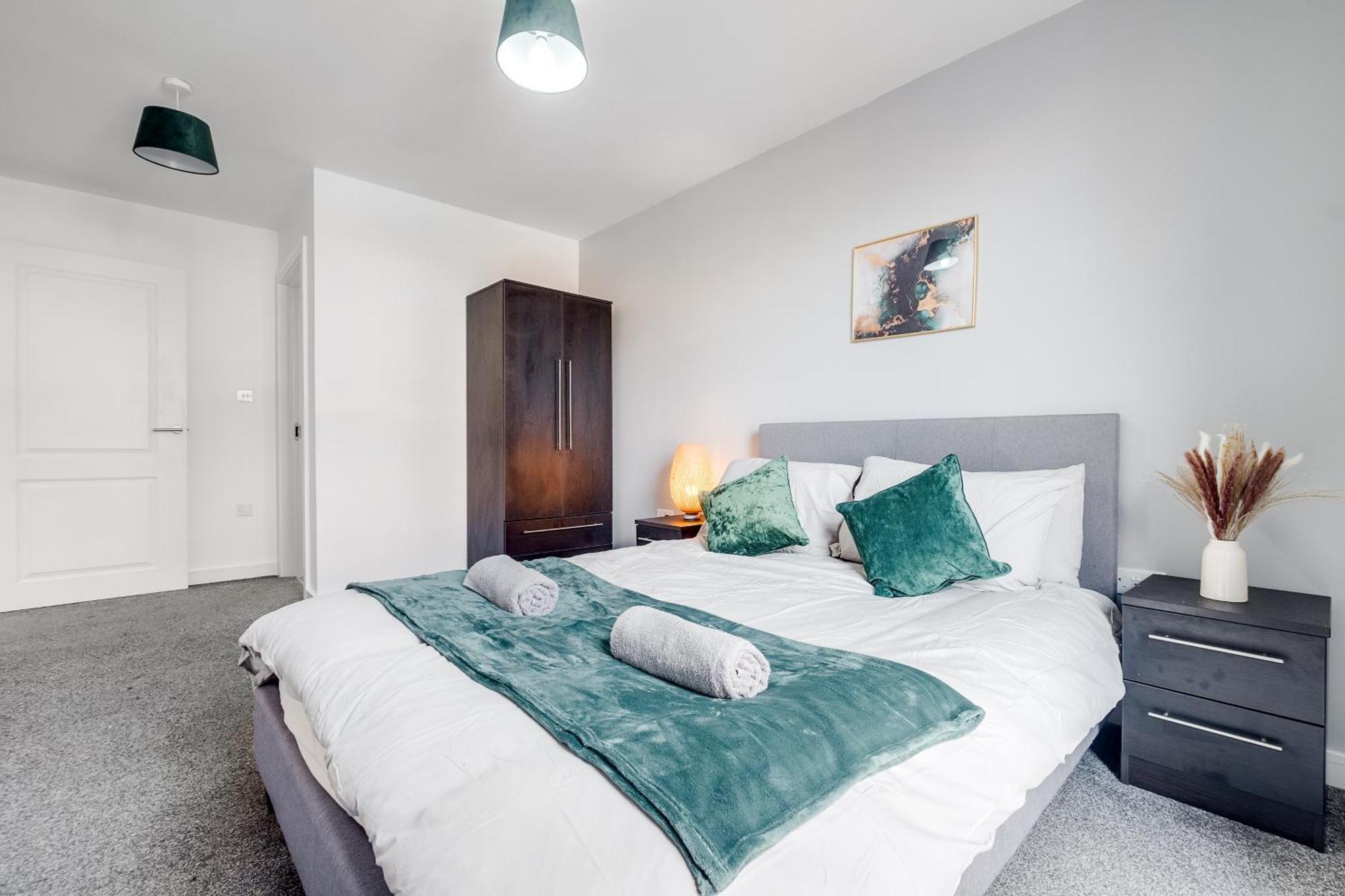 City Centre Emerald Escape - Sleeps-6, 2Beds & 2Baths , Netflix , Free Internet Бирмингем Экстерьер фото