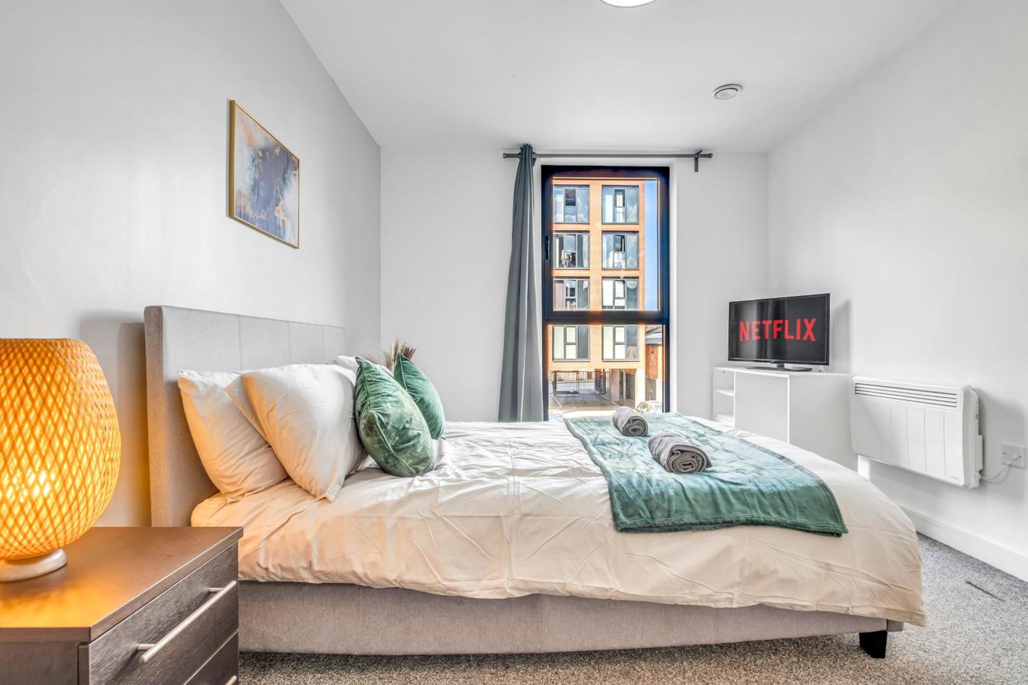 City Centre Emerald Escape - Sleeps-6, 2Beds & 2Baths , Netflix , Free Internet Бирмингем Экстерьер фото