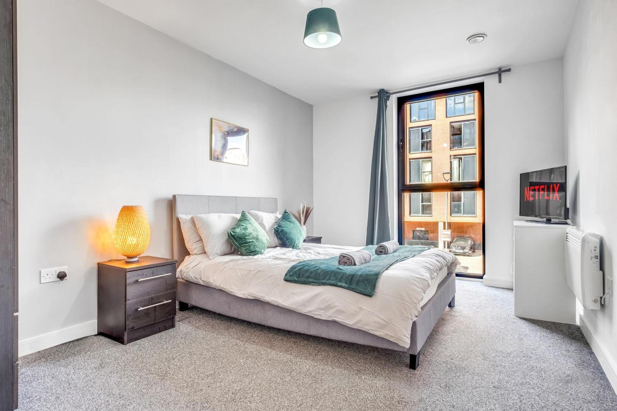 City Centre Emerald Escape - Sleeps-6, 2Beds & 2Baths , Netflix , Free Internet Бирмингем Экстерьер фото
