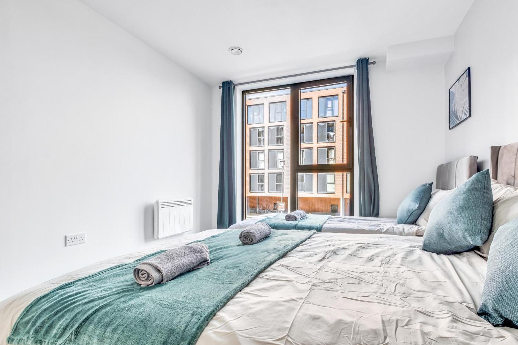 City Centre Emerald Escape - Sleeps-6, 2Beds & 2Baths , Netflix , Free Internet Бирмингем Экстерьер фото