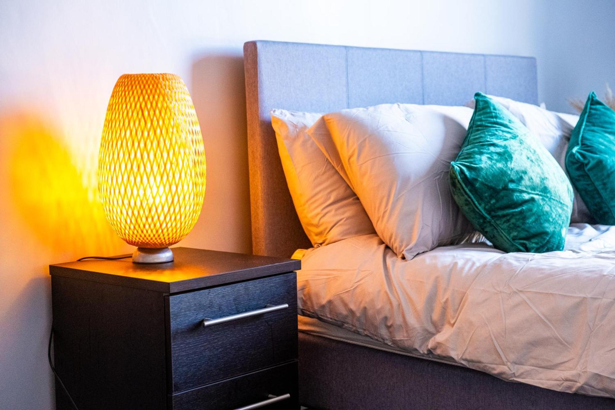 City Centre Emerald Escape - Sleeps-6, 2Beds & 2Baths , Netflix , Free Internet Бирмингем Экстерьер фото