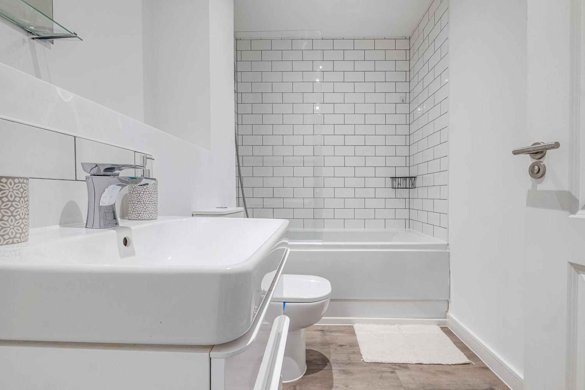 City Centre Emerald Escape - Sleeps-6, 2Beds & 2Baths , Netflix , Free Internet Бирмингем Экстерьер фото