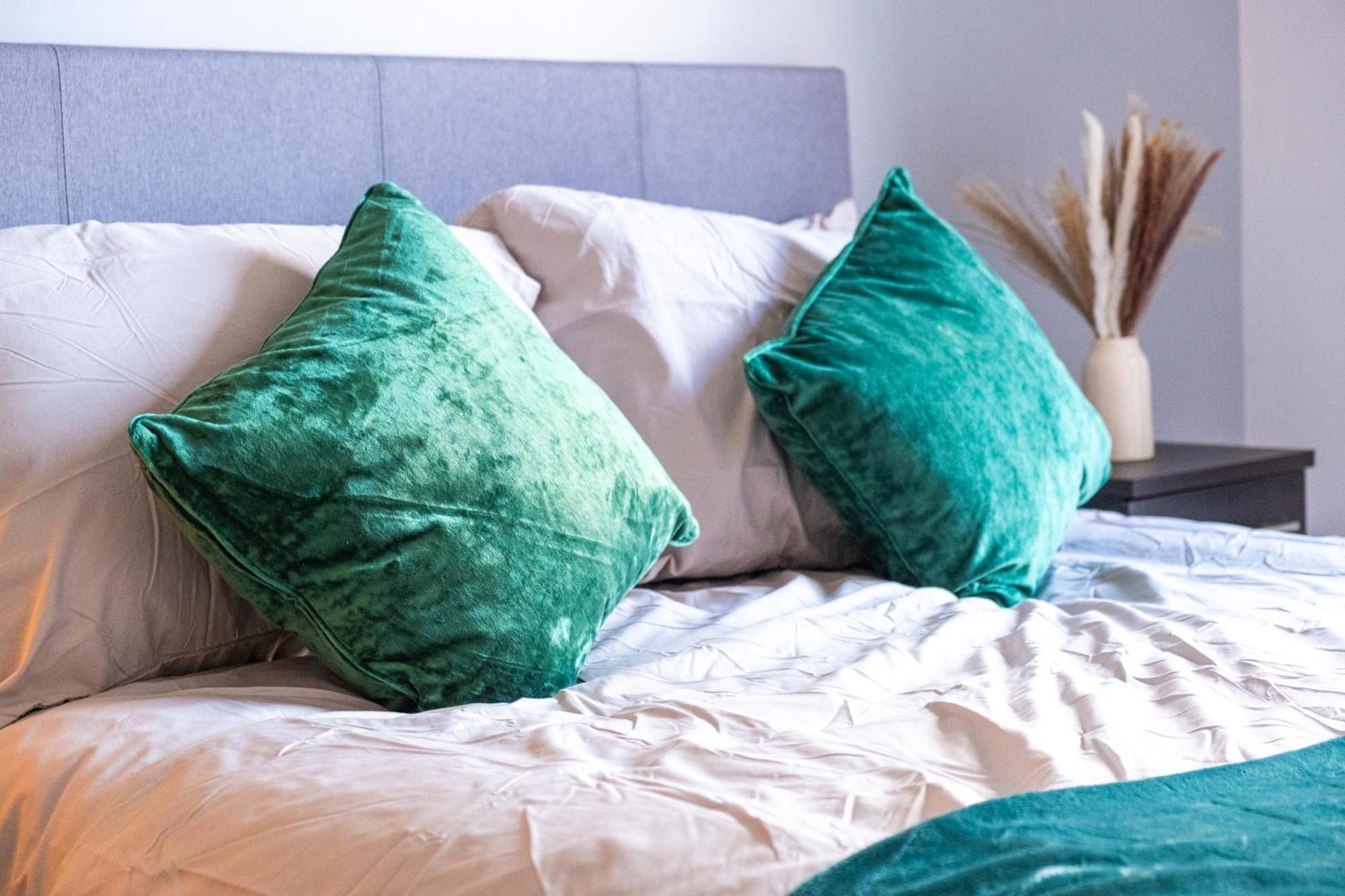 City Centre Emerald Escape - Sleeps-6, 2Beds & 2Baths , Netflix , Free Internet Бирмингем Экстерьер фото